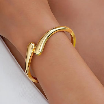 Elegant Gold-Plated Open-End Bracelet