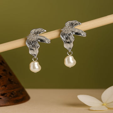 Jewelz Designer Silver Leaf Pearl Earrings