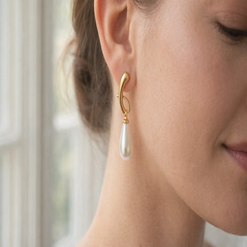 Minimal Gold Hoop Earrings with Pearl Drop