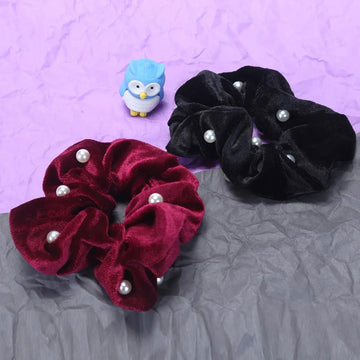 Velvet Pearl Scrunchie – Elegant Hair Rubber Band
