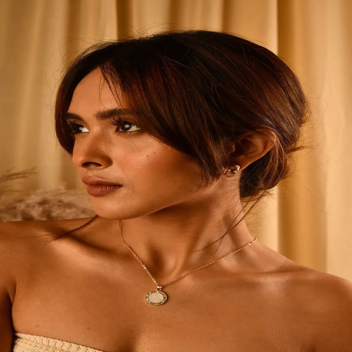 Jewelz golden round pendant Necklace for women and girls - Jewelz - 