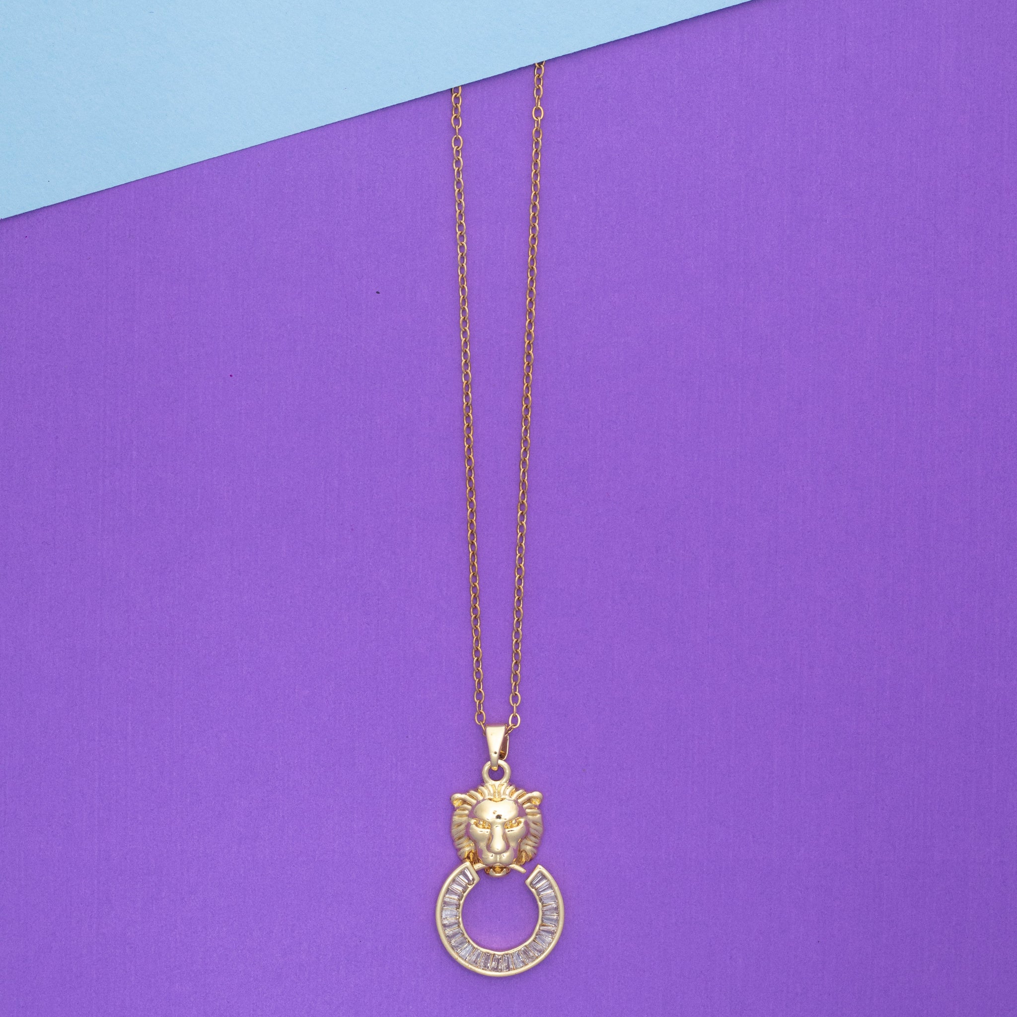 Elegant Textured Pendant Necklace – Gold Finish